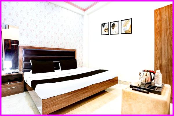 Hotel Chankaya BNR Palace - Jagannath Temple - Sea Beach - Swimming Pool- Restaurant - Lift And Parking Facilities - Fully Air Condition with All Luxury Luxuary Rooms With Attached-Balcony - A Top Rated Hotel, Забронировать  Отели Катманду с парковкой, рядом с National Stadium, Парковка