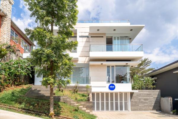 Rehat at Villa Golf Island Dago Resort I, Забронировать  Отели Бандунг-Ветан с парковкой, Парковка