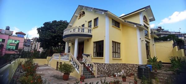 Villa Fleur, Забронировать  Катманду Kathmandu Valley, рядом с Swayambhunath Temple