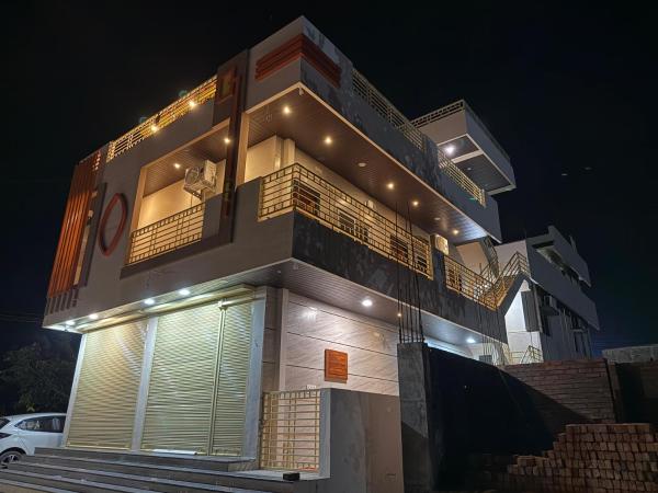 shankar guest house, Забронировать  Отели штата Карнатаки с парковкой, Парковка