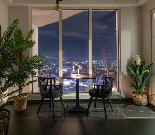 Digital Nomad Penthouse - 250m2 with 5 Bedrooms and Fast Wi-Fi - Monitors Included, Забронировать  Скопье Северная Македония