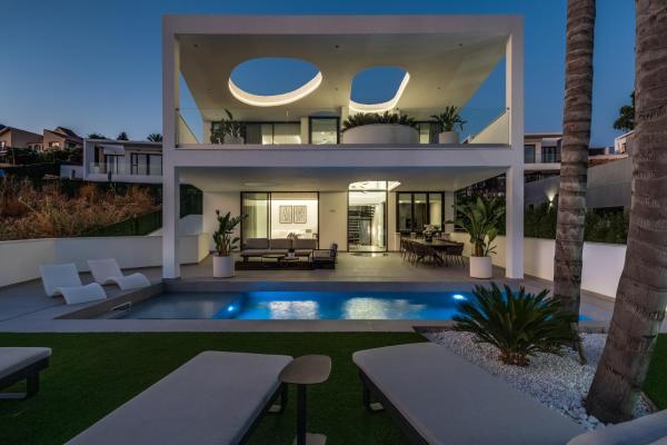 Villa Moderna Estepona, Забронировать  Отели Эстепона с парковкой, Парковка