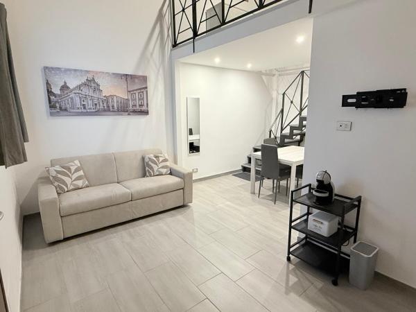 DM Rooms, Забронировать  Отели Катании с парковкой, Парковка