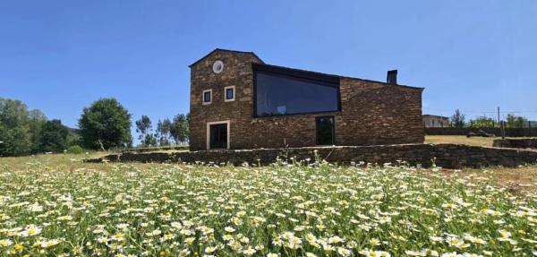 Linhares - Country House Turismo, Natureza e Aventura, Забронировать  Отели Aldeias do Xisto с парковкой, Парковка