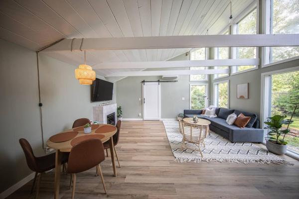 Unwind at this Modern Bethel Village Escape, Забронировать  Бетел Sunday River