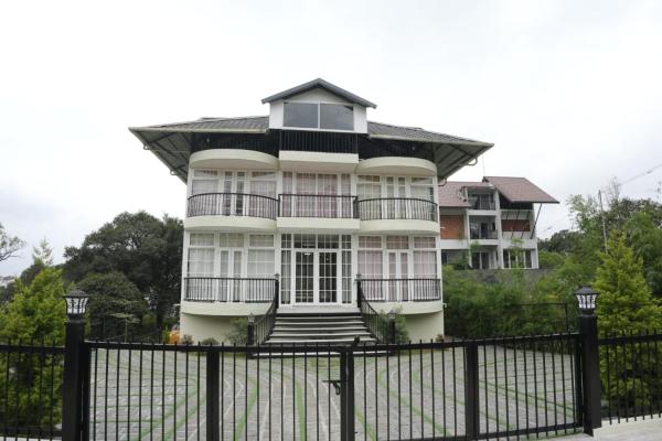 Vandhanam Stays With Pool At Vagamon, Забронировать  Отели штата Махараштры с бассейном, Бассейн