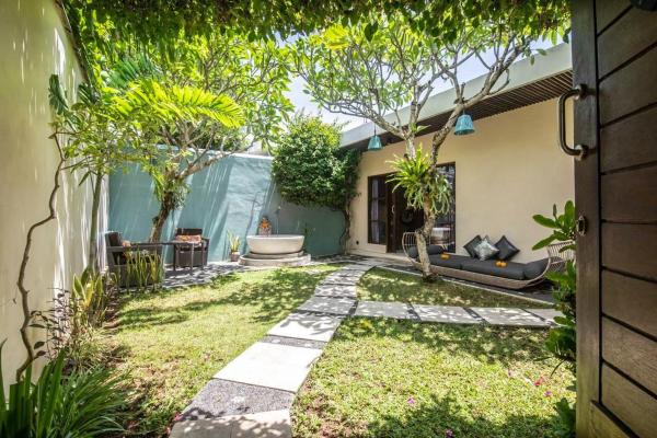 Gede Villa, Забронировать  Отели провинции Бали с парковкой, Парковка