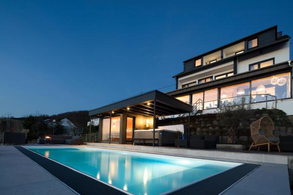 Villa Orange Tree, Забронировать  Отели Бернкастель-Кус с бассейном, Бассейн