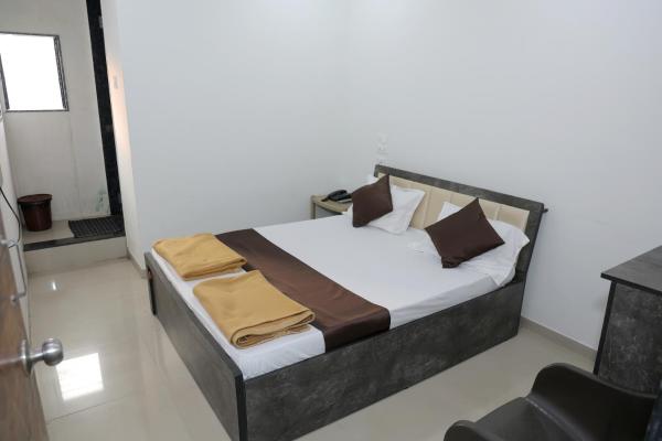 Hotel Sky Blue, Забронировать  Сурат штат Гуджарат