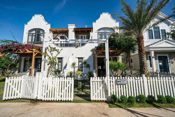 The Moon Villa, Забронировать  Отели Bình Tú с парковкой, Парковка