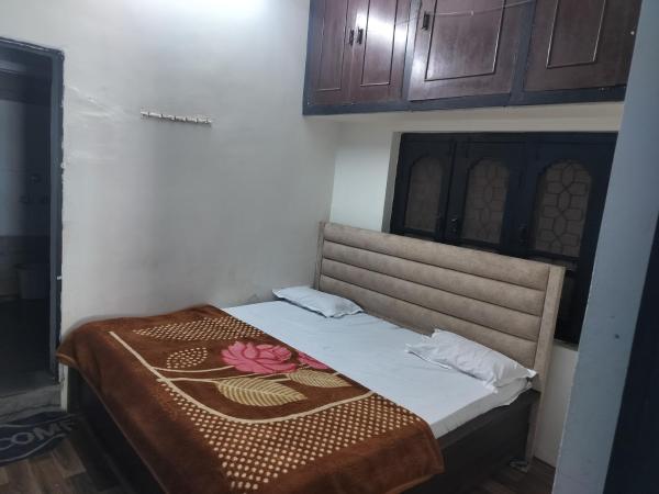 Hotel yuvraj palace ujjain, Забронировать  Удджайн штат Мадхья-Прадеш