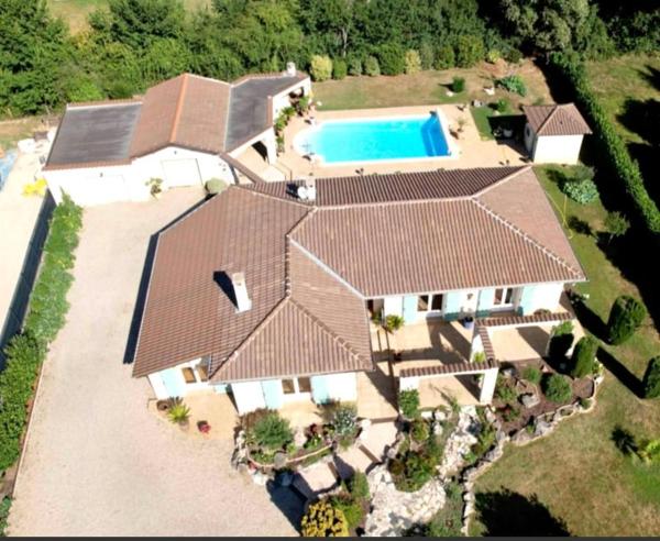 Villa atypique avec spa piscine 12x6 cheminée fdb proche du Golf dans parc arbore, Забронировать  Монтобан Tarn-et-Garonne