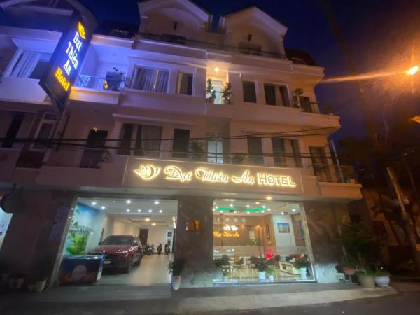 , Забронировать  Далат Ламдонг, рядом с Площадь Лам Вьен