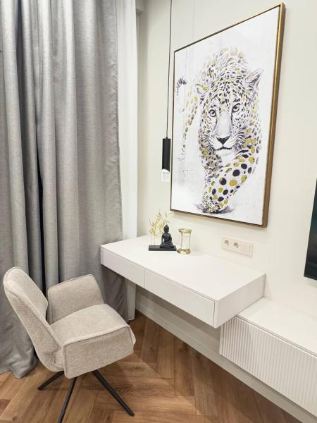 Super modern, in the very center of the city, mega center, wow, shocking prices, Забронировать  Отели Алматы с бассейном, рядом с Станция метро Алмалы, Бассейн