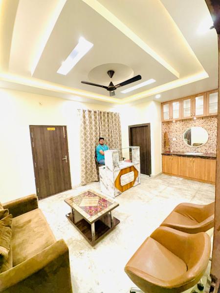 Hotel Ashtra, Забронировать  Отели штата Уттар-Прадеша с парковкой, Парковка