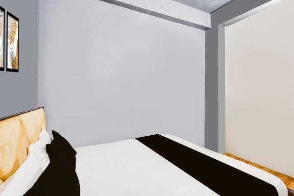 Hotel O LUXIUR HOTEL, Забронировать  Алигарх штат Уттар-Прадеш