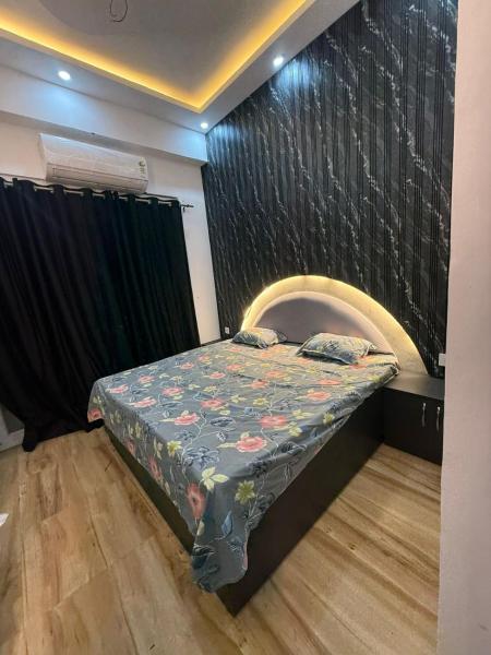 Expo Stay inn, Забронировать  Отели Грейтер-Нойда с парковкой, Парковка