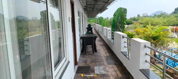 Kakatiya Resort, Забронировать  Отели Варангал с бассейном, Бассейн