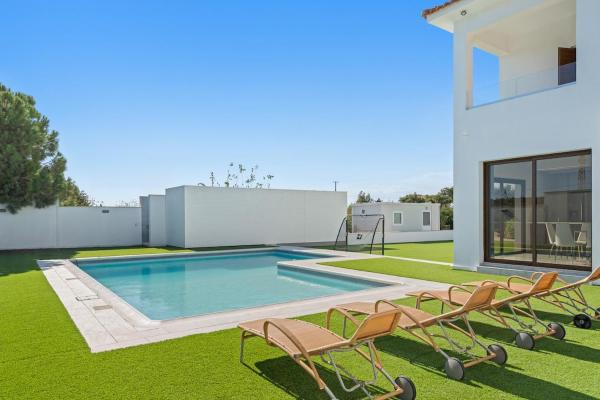 Luxury Villa Coastal Elegance, Забронировать  Менеоу Ларнака