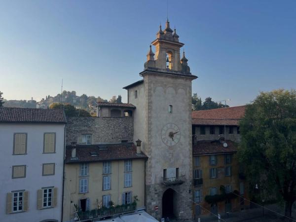 Tra Le Torri, Забронировать  Отели Бергамо с парковкой, Парковка