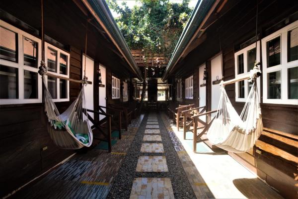 D\ Barn Hostel Panglao, Забронировать  Панглао Бохоль