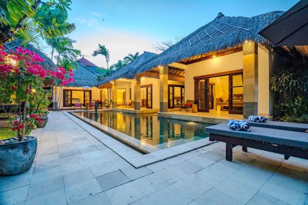 Villa Evelyne, Luxury Villa, Fully Staffed, Central Seminyak, Забронировать  Отели провинции Бали с завтраком, Завтраки