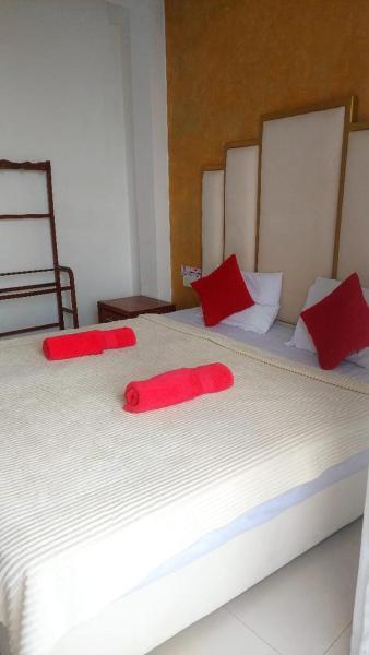 J Lee Beach Hotel, Забронировать  Негомбо Округ Гампаха