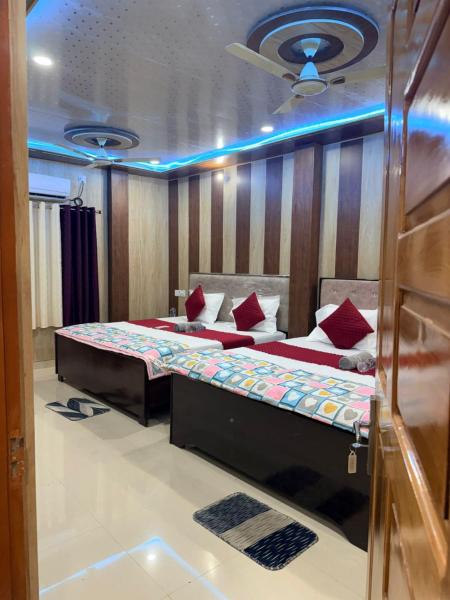 Hotel Yash Dham , Walking Distance To Ram mandir, Забронировать  Отели Айодхья с бассейном, рядом с Babri Masjid, Бассейн