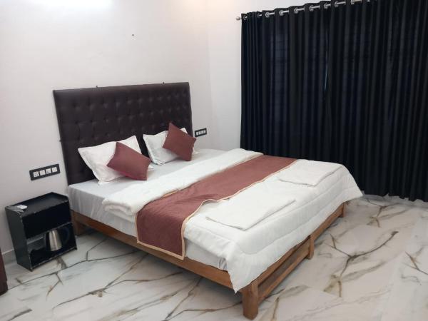 Bluemarlin Nest, Забронировать  Отели штата Кералы с бассейном, Бассейн