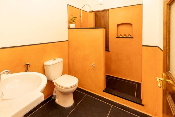 The Colonial Courtyard, Забронировать Отель Бизнес-отели Маньякуппам, 4* 5*
