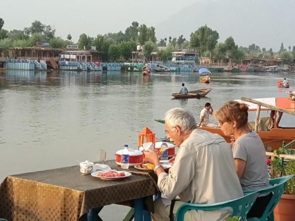 Mombay group of House boat premium, Забронировать  Сринагар Jammu & Kashmir Ski