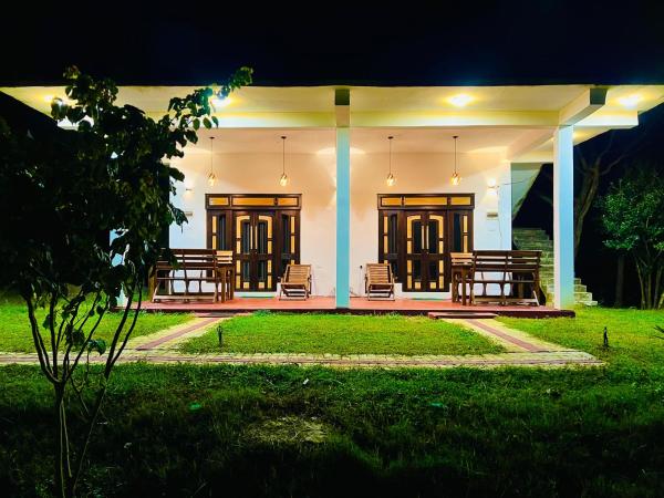 Flora Lake View Resort Wilpattu, Забронировать  Отели La Spezia с парковкой, Парковка