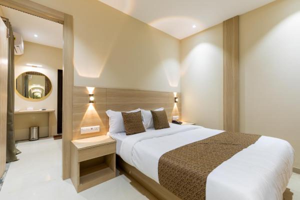 Hotel Metroplex Near BKC, Забронировать  Отели штата Махараштры с парковкой, Парковка