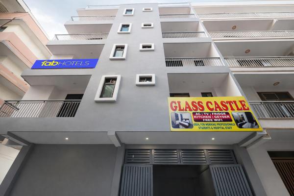 Hotel Glass Castle Near Yashobhoomi, Забронировать  Дварка 