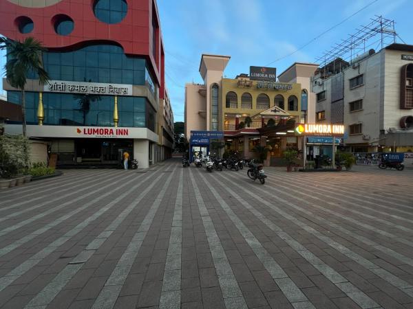 Lumora Inn Supreme Hotel, Забронировать  Ширди 
