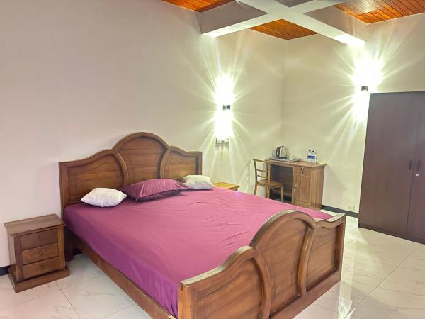 FAM Hotel, Забронировать  Отели Округа Галле с парковкой, Парковка