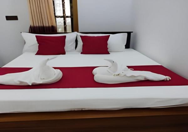 Aadhira Guest House, Забронировать  Отели Тринкомали с парковкой, Парковка