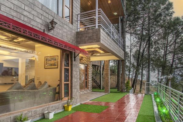 The Himalayan Mansion I Jacuzzi I Pet friendly & Serviced Villa I Open Air Lawn I Bonfire Available I Kasauli By Exotic Stays, Забронировать  Касаули штат Химачал-Прадеш