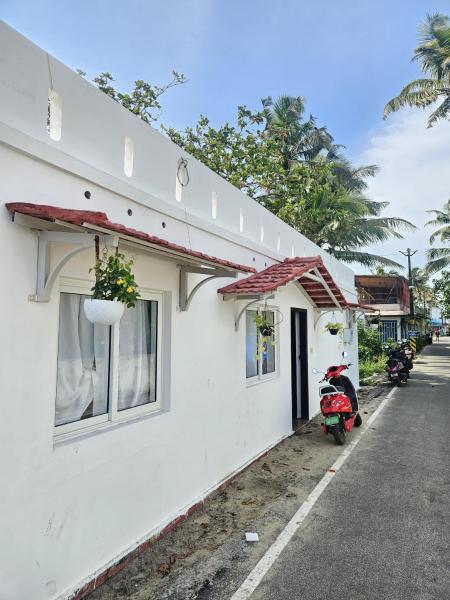 Pious Villa Beach Homestay, Забронировать  Отели штата Кералы с парковкой, Парковка