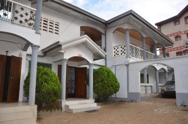 VICTOR & VICTORY GUEST HOUSE DAMAS-RAIL OBOBOGO Source, Забронировать  Яунде Mfoundi