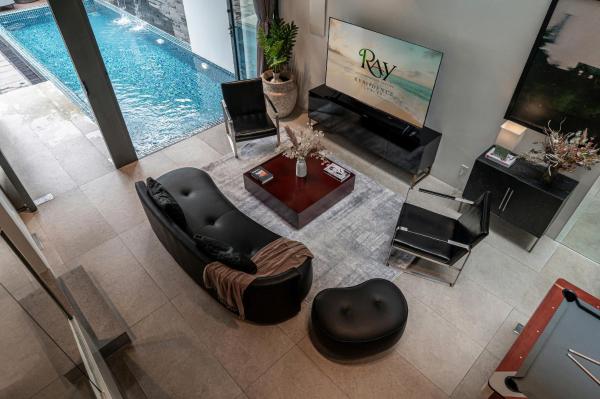 Elegant 6BR Pool Villa in Thao Dien, D2 by Raymond, Забронировать  Отели Хошимина с парковкой, Парковка