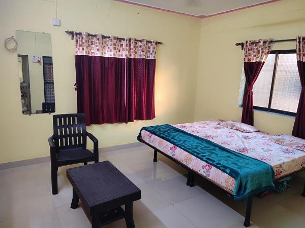 Shri Samarth Homestay, Забронировать  Отели Дивеагар с парковкой, Парковка