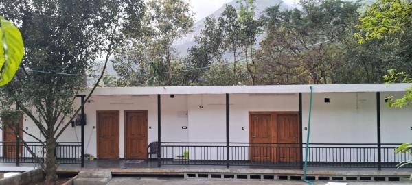 eden homestay, Забронировать  Отели штата Кералы с парковкой, Парковка