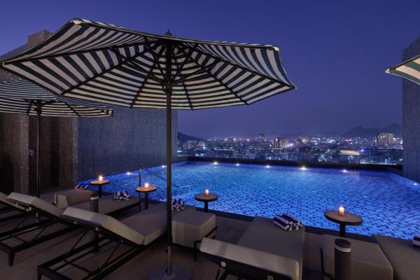 Grand Continent - A Luxury Collection, Udaipur, Забронировать  Отели Удайпур с бассейном, рядом с Торговый центр Forum Celebration, Бассейн