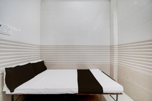 SPOT ON Radhakund Guest House, Забронировать  Rādha Kund штат Уттар-Прадеш