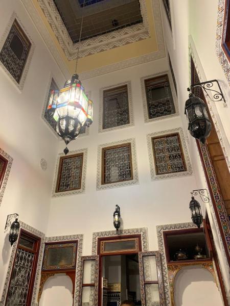 Riad Dar Mama Laila, Забронировать  Отели Феса с парковкой, рядом с Medersa Bouanania, Парковка