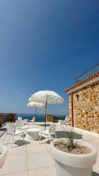 Panoramic Villa With Pool And Capri View, Забронировать  Отели Cilento Coast с бассейном, Бассейн