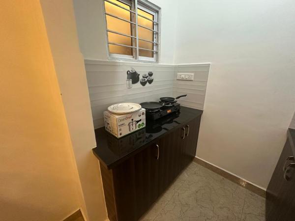 Whitestone Apartment Silkboard, Забронировать  Отели штата Карнатаки с парковкой, Парковка