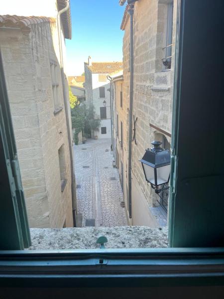 Une chambre à louer dans une maison au centre ville Uzes, Забронировать  Юзес Gard