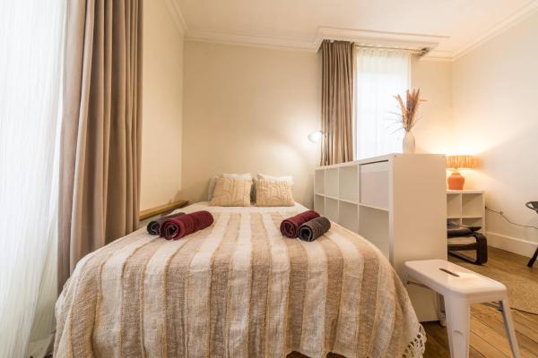 Villa Chadourne - La Cle Perdue - Studio, Забронировать  Отели Брив-ла-Гайард с парковкой, Парковка